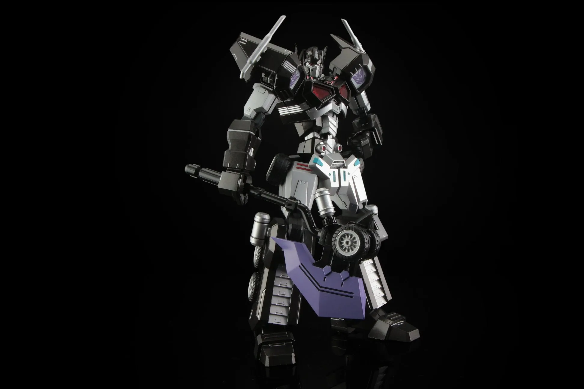 Flame Toys Furai Model Transformers Nemesis Prime {Attack Mode) Model Kit