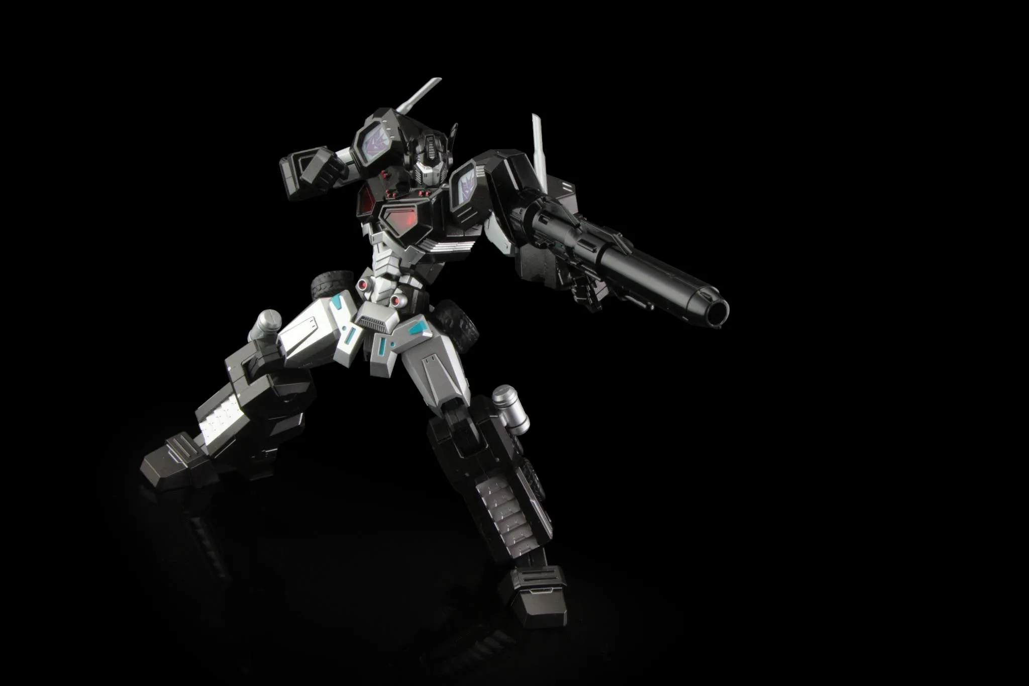 Flame Toys Furai Model Transformers Nemesis Prime {Attack Mode) Model Kit