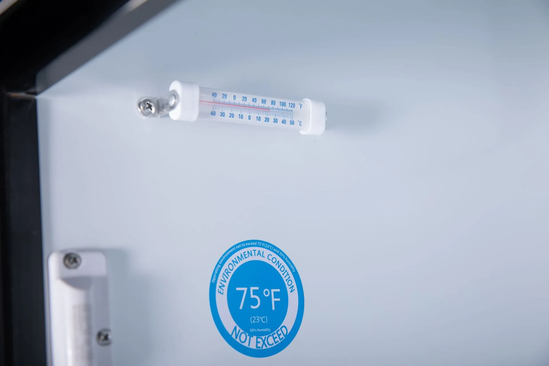 GDR47(S) ‎47.2'' Width Two Section Sliding Glass Door Merchandiser Refrigerator