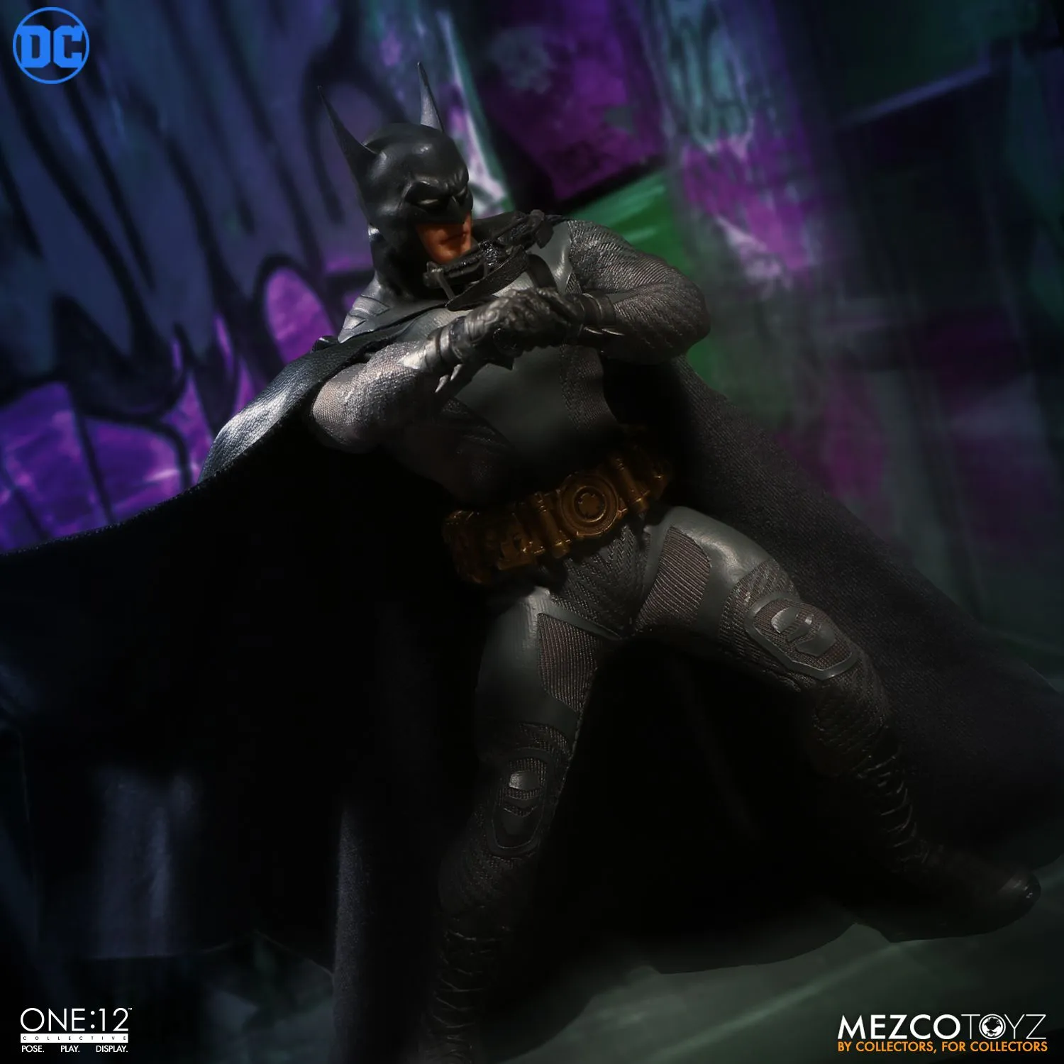 Mezco Toyz ONE:12 Collective: Ascending Knight Batman Action Figure