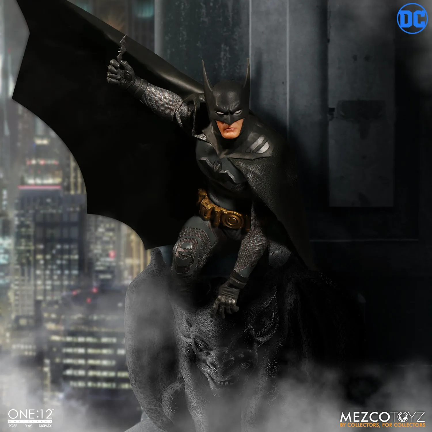 Mezco Toyz ONE:12 Collective: Ascending Knight Batman Action Figure