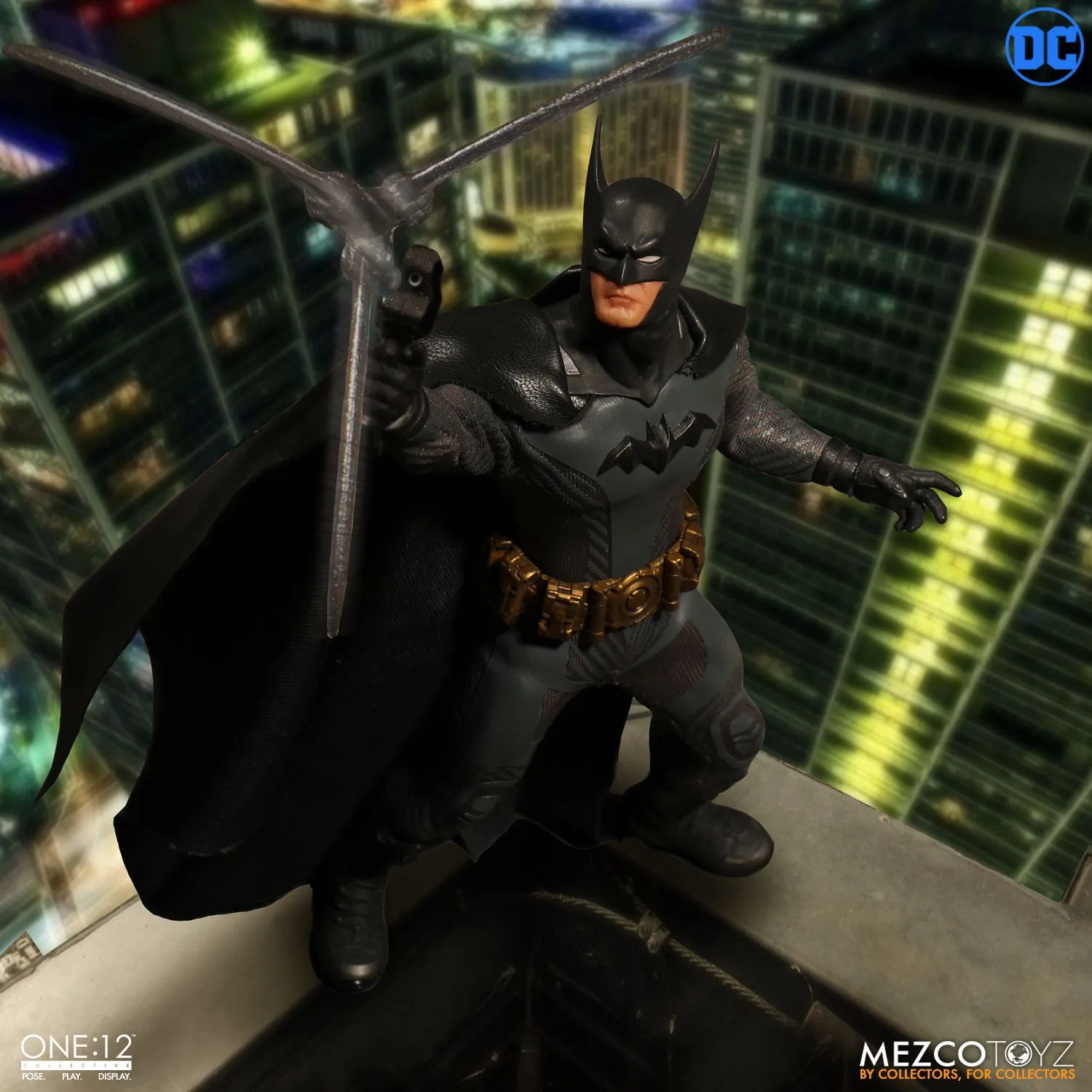 Mezco Toyz ONE:12 Collective: Ascending Knight Batman Action Figure