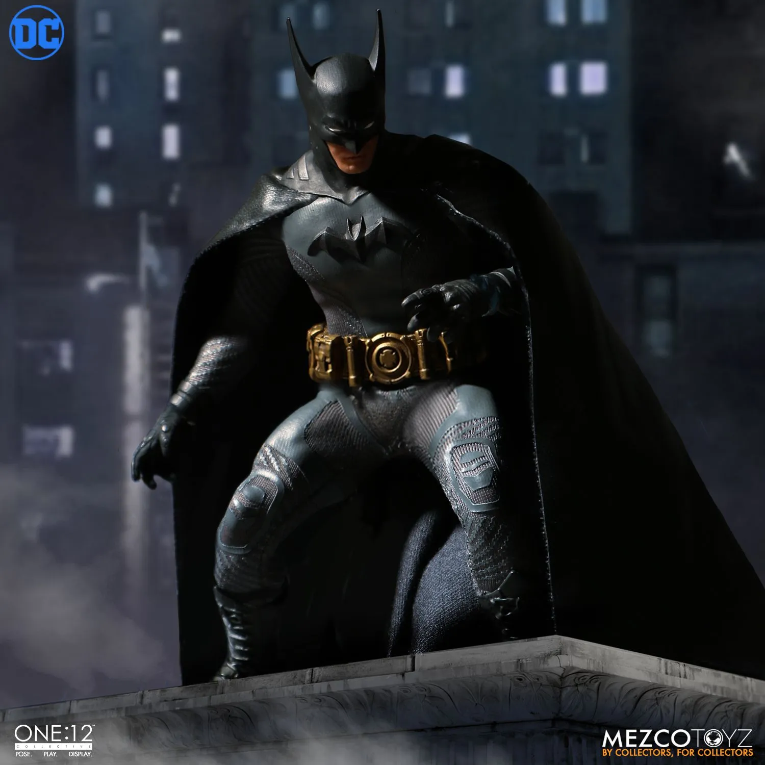 Mezco Toyz ONE:12 Collective: Ascending Knight Batman Action Figure