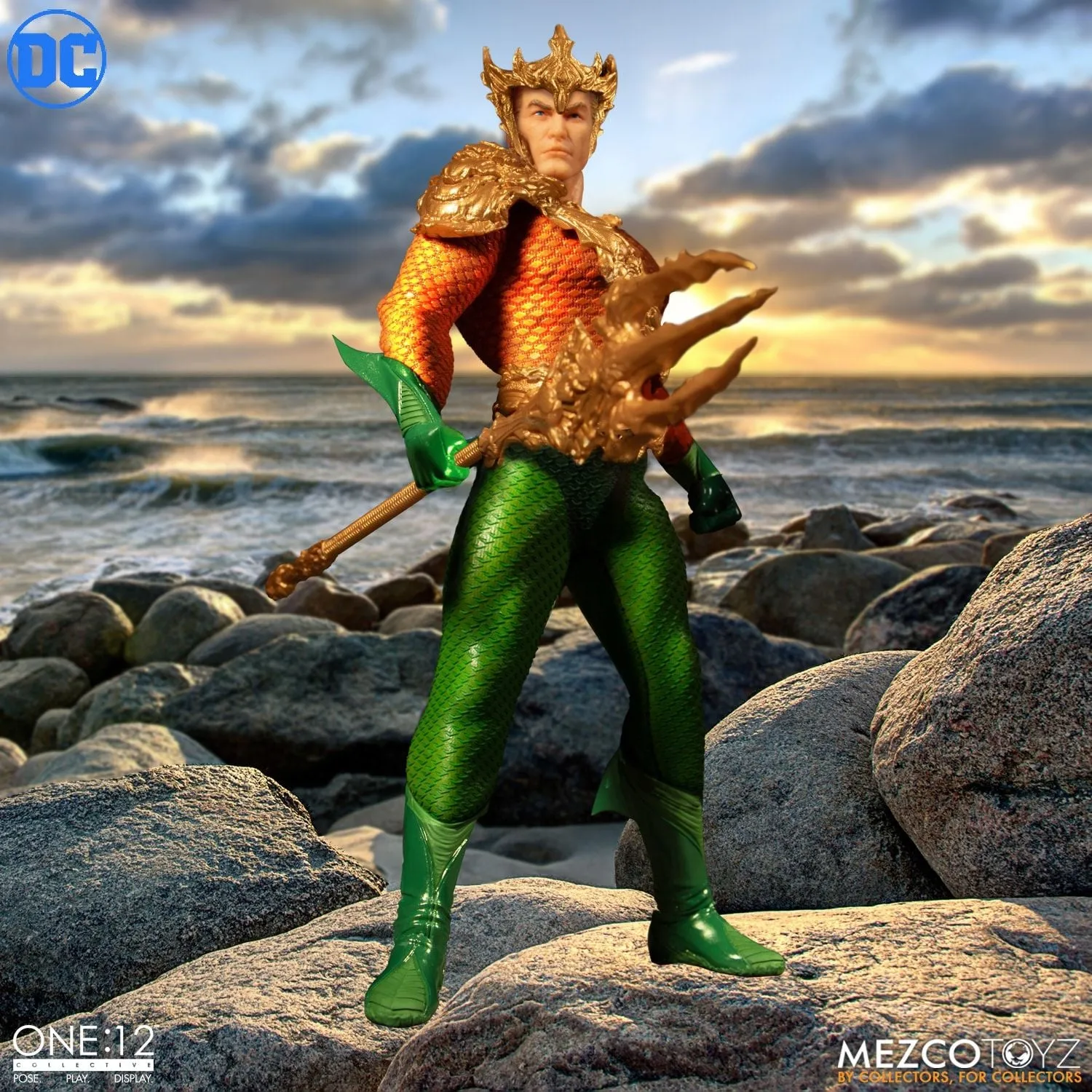 Mezco Toyz ONE:12 Collective: Classic Aquaman Action Figure