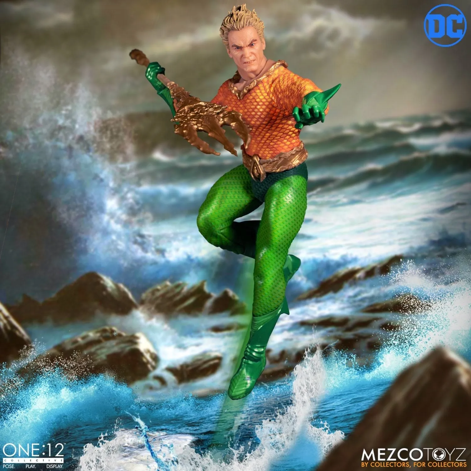 Mezco Toyz ONE:12 Collective: Classic Aquaman Action Figure