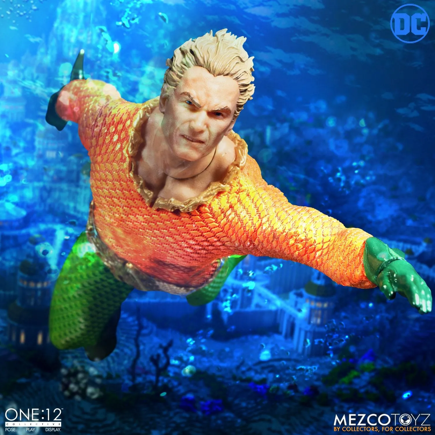 Mezco Toyz ONE:12 Collective: Classic Aquaman Action Figure